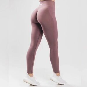 Alphalete Amplify Leggings in Passive Purple